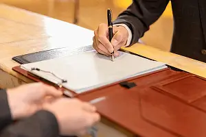 信阳亚丁酒店攻略价格